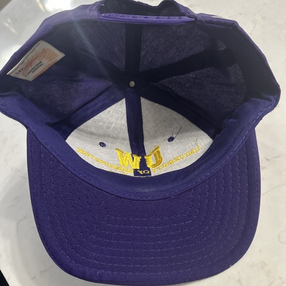 Vintage UW Huskies Snapback Hat Logo Athletic NCAA Washington Purple Dawgs P3 - Picture 10 of 11